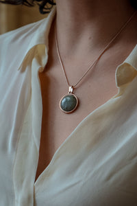 IMAGINE Grey Labradorite Necklace Rose Gold