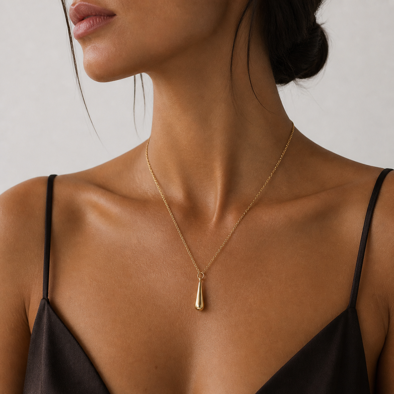 AUREL Drop Charm Necklace Gold