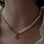 Load image into Gallery viewer, PERLA Chain and Pearl Charm Necklace Gold

