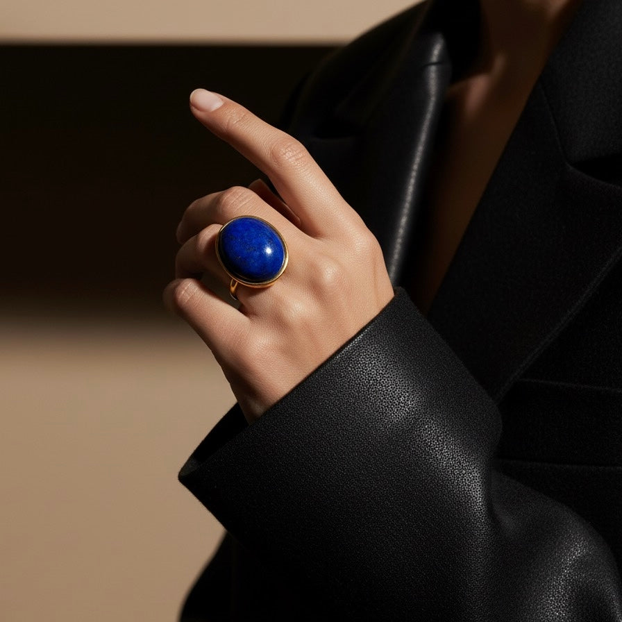 Bague de déclaration AYA en lapis-lazuli et or