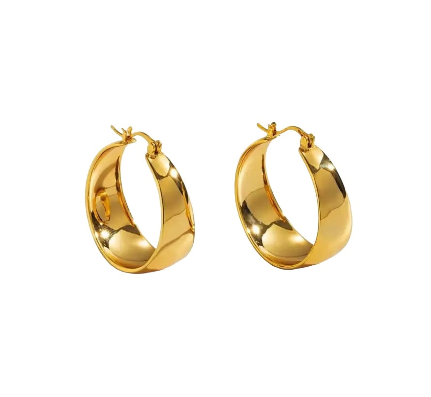 LAURA Wide Hoop Earrings Gold