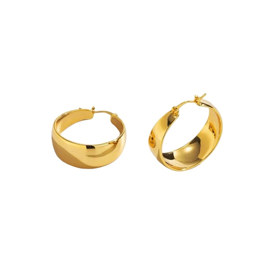 LAURA Wide Hoop Earrings Gold