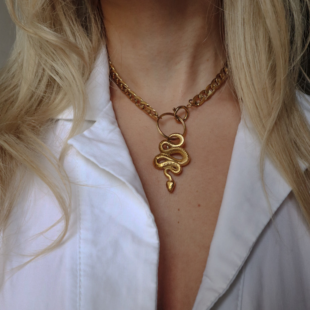 YEAR OF THE SNAKE Pendant O Ring Chain Choker Gold Necklace Stainless Steel