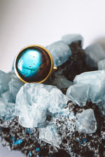 Lade das Bild in den Galerie-Viewer, blue labradorite gold stainless steel ring crystal jewelry
