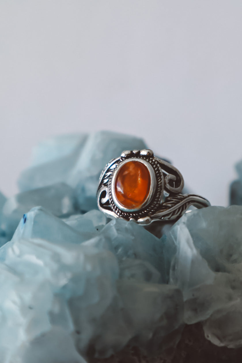 VINES Sunstone Dainty Ring Silver