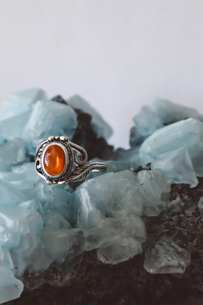 VINES Sunstone Dainty Ring Silver