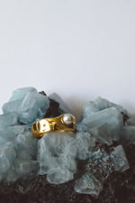 Carica l&#39;immagine nel visualizzatore di Gallery, OCEANA Pearl Aura Ring - Gold
