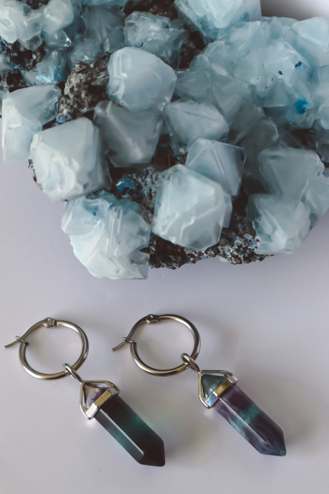 Boucles d'oreilles créoles en fluorite arc-en-ciel - Argent