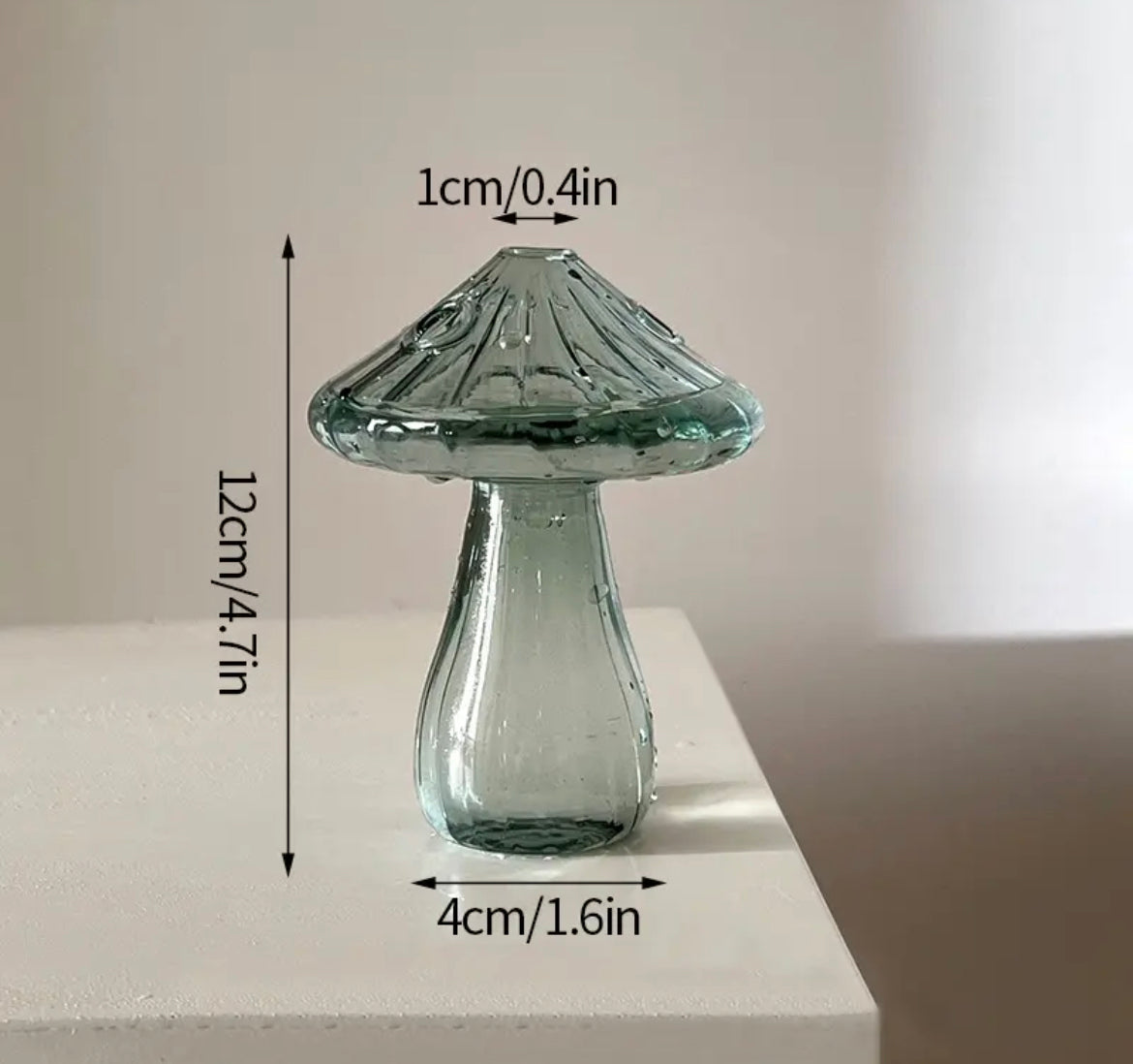 Vase en verre à décor de champignons