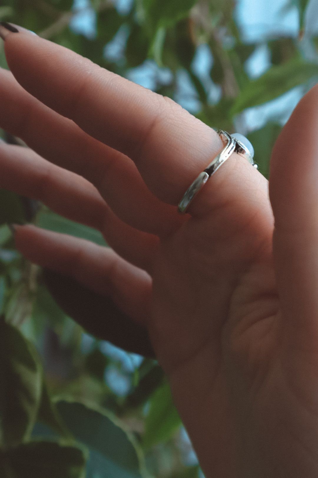 VINES Rainbow Moonstone Oval Ring Silver