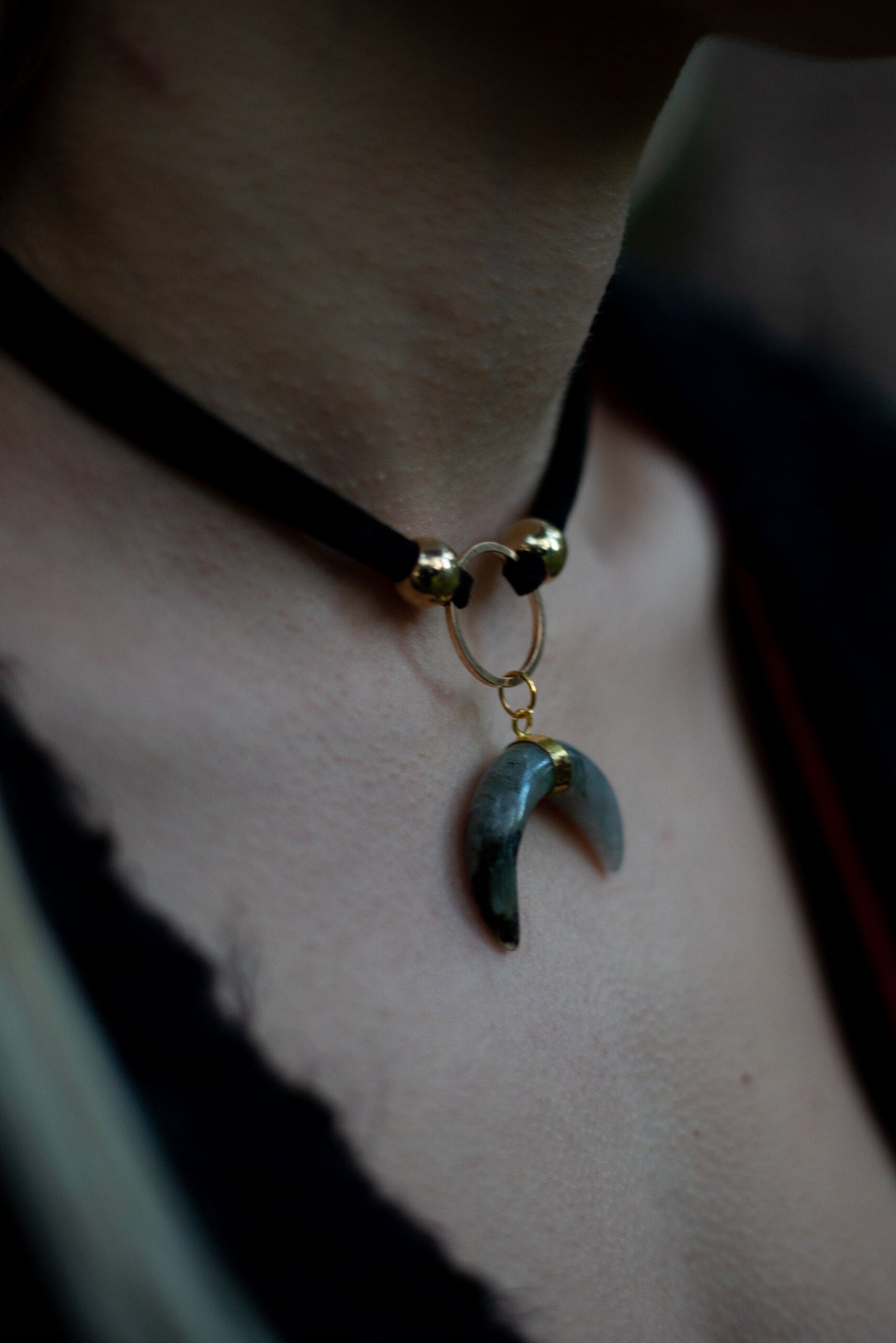 Labradorite Horn Gold O Ring Choker