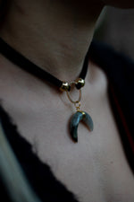 Load image into Gallery viewer, Labradorite Horn Gold O Ring Choker

