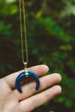 Load image into Gallery viewer, Lapis Lazuli Crescent Moon O Ring Choker - Gold
