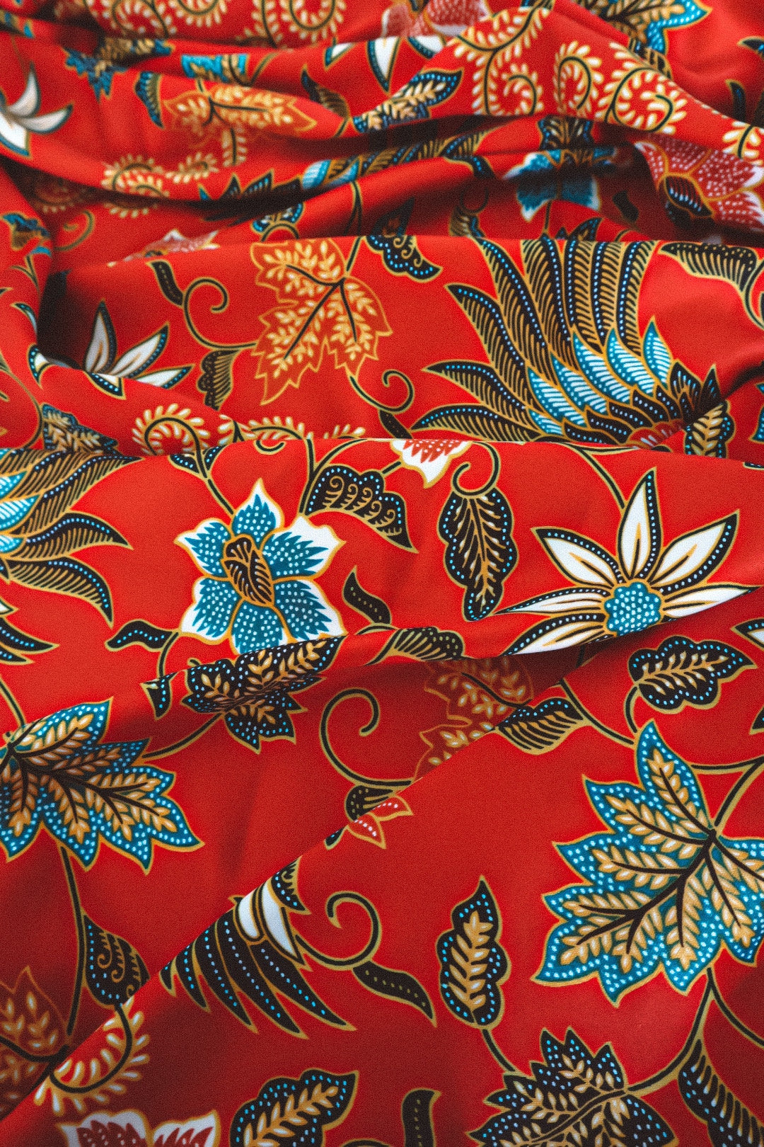 Red floral silk sarong - Hibiscus