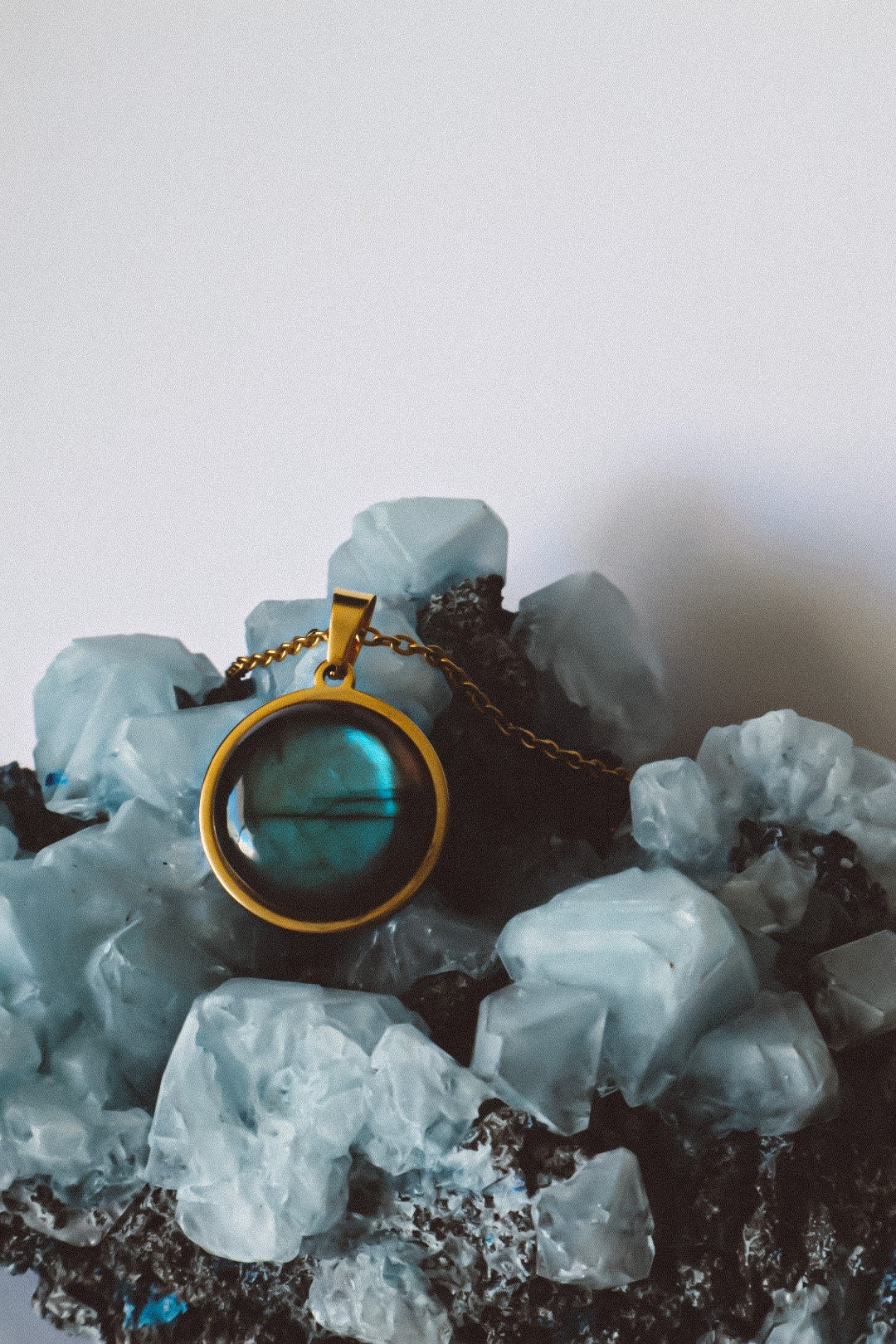 Blue Labradorite Statement Pendant Necklace - Gold