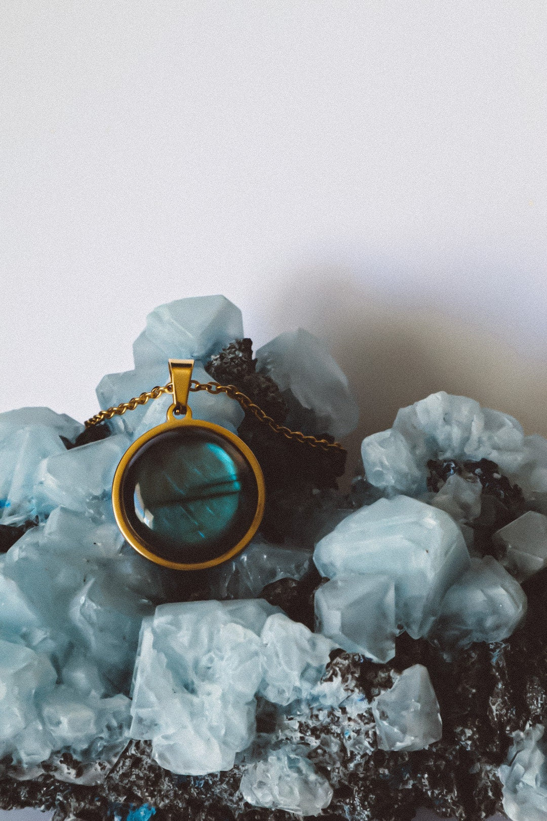 Blue Labradorite Statement Pendant Necklace - Gold