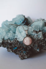 Charger l&#39;image dans la galerie, Collier pendentif minimaliste en quartz rose - Argent
