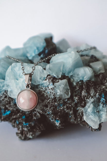 Rose Quartz Minimalist Pendant necklace - Silver