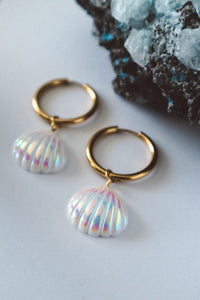 Seashell Aura Earrings - White / Gold