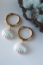 Load image into Gallery viewer, Seashell Aura Earrings - White / Gold
