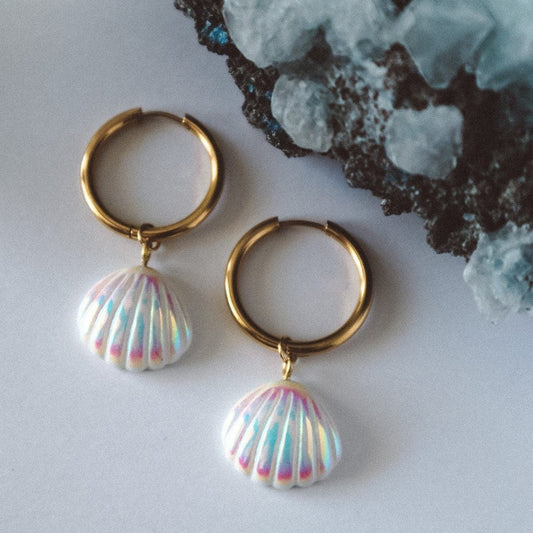 Seashell Aura Earrings - White / Gold