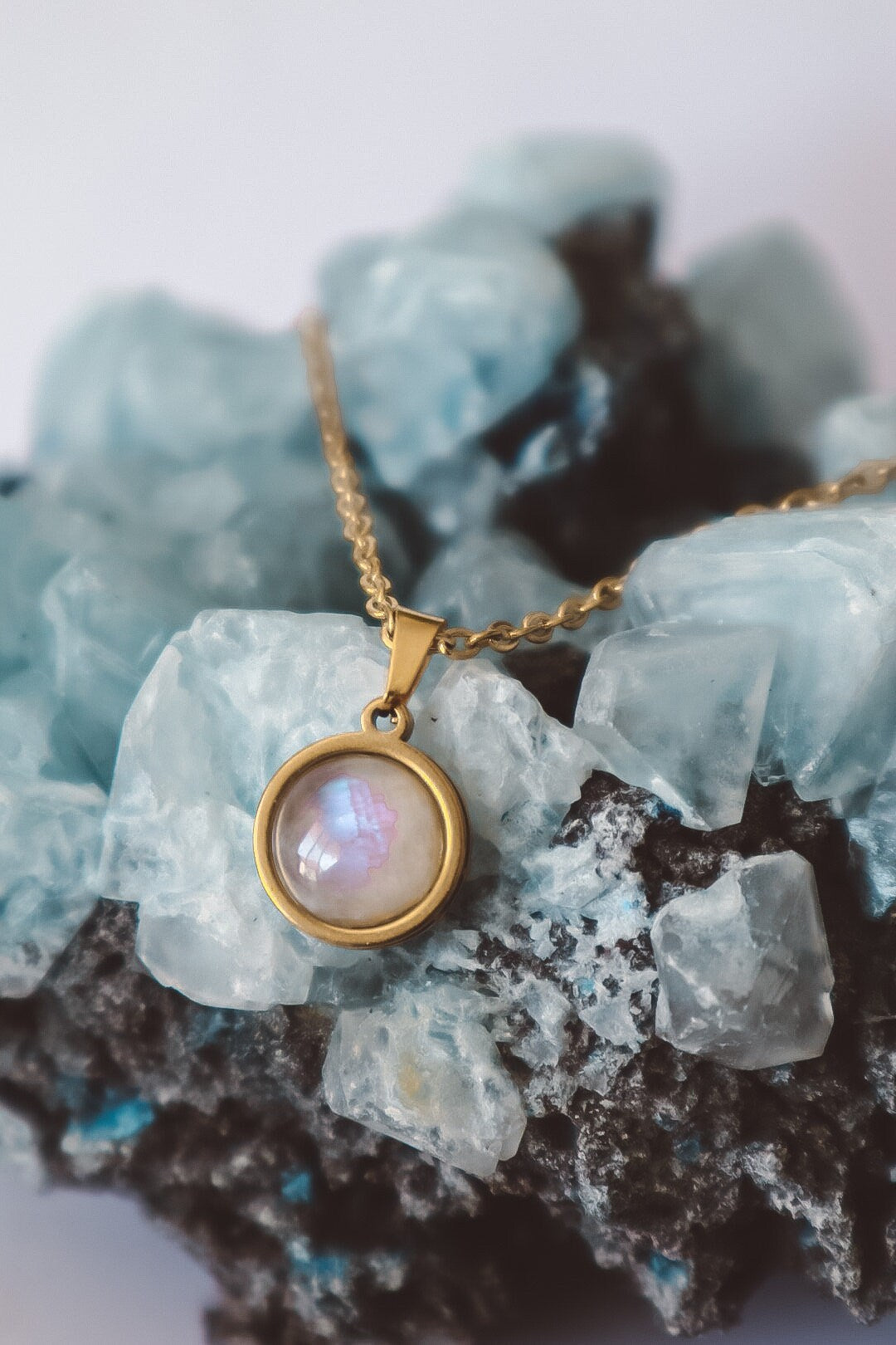 Rainbow Moonstone Minimalist Pendant Necklace - Silver/Gold