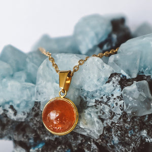Sunstone Minimalist Pendant Necklace - Gold